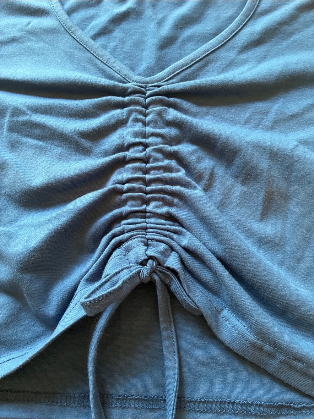 ROMWE Blue V-Neck Ruched Drawstring Crop Top - Picture 3 of 4